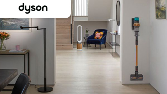 aspirapolvere appeso su parete appartamento e logo Dyson